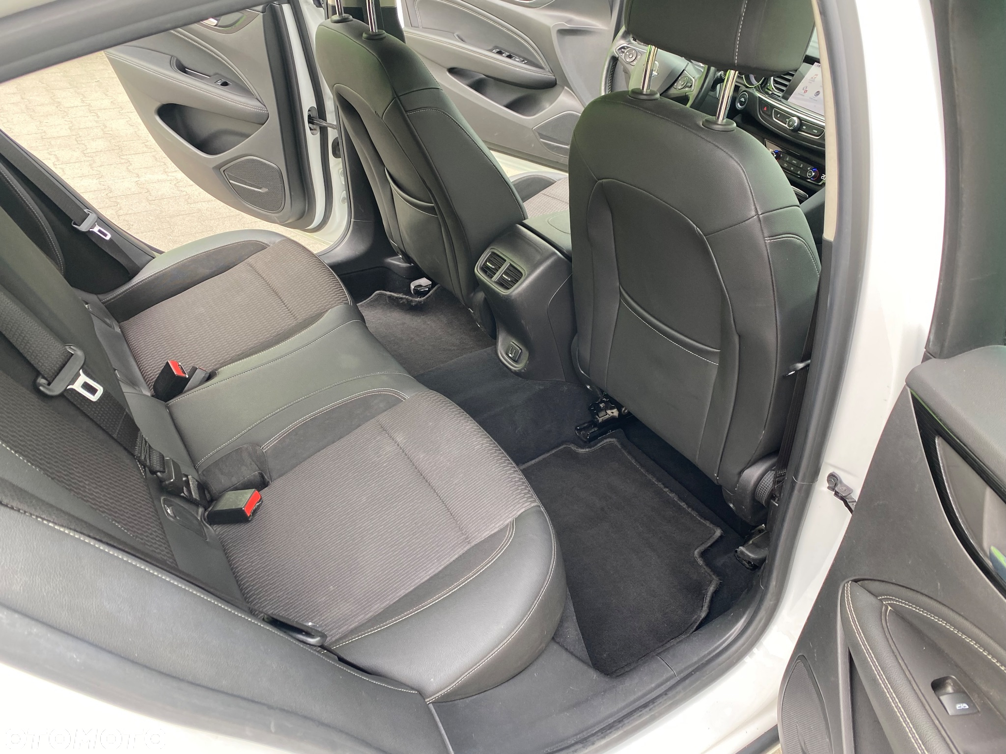 Opel Insignia 1.6 CDTI Cosmo - 10