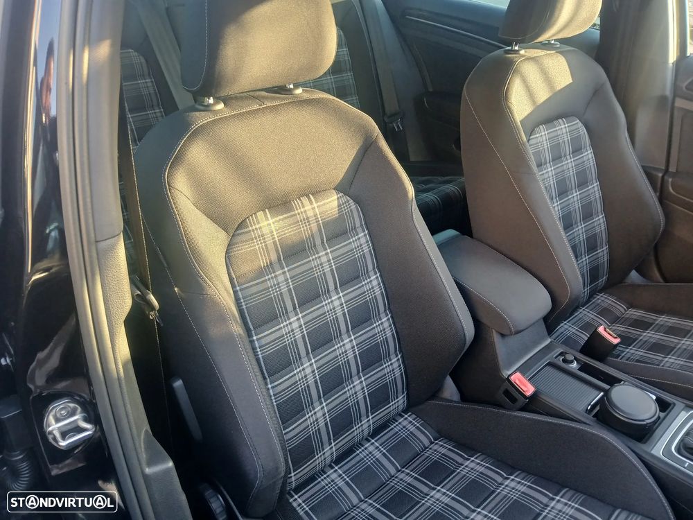 VW Golf 2.0 TDI GTD DSG - 24