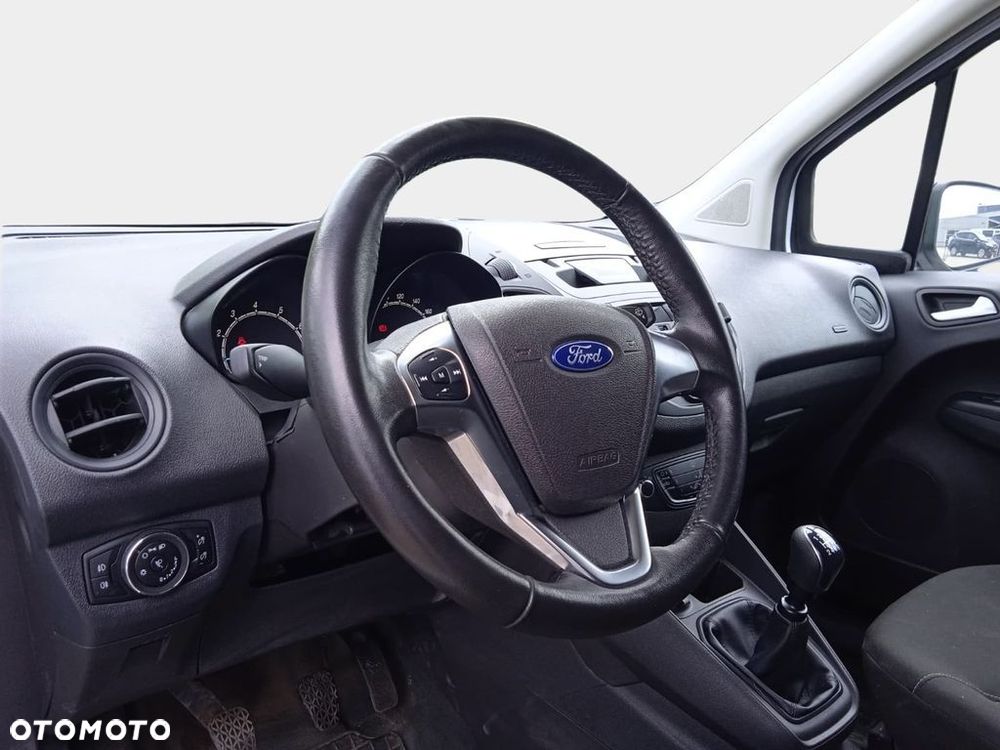 Ford Transit Courier - 10