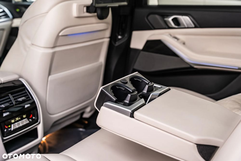 BMW X7 M50i sport - 31