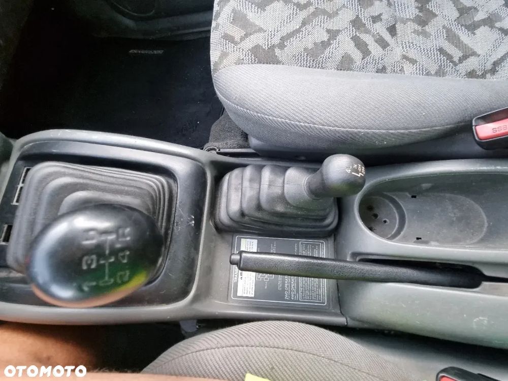 Suzuki Grand Vitara 2.0 - 19