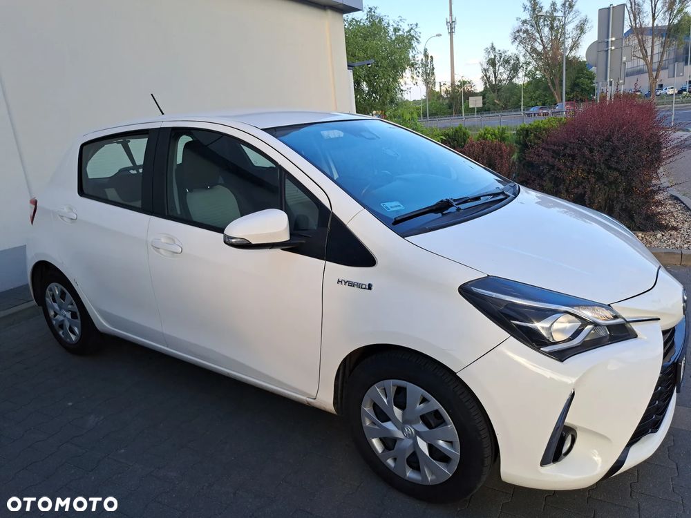 Toyota Yaris Hybrid 100 Premium - 2