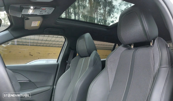 Peugeot e-2008 50 kWh GT