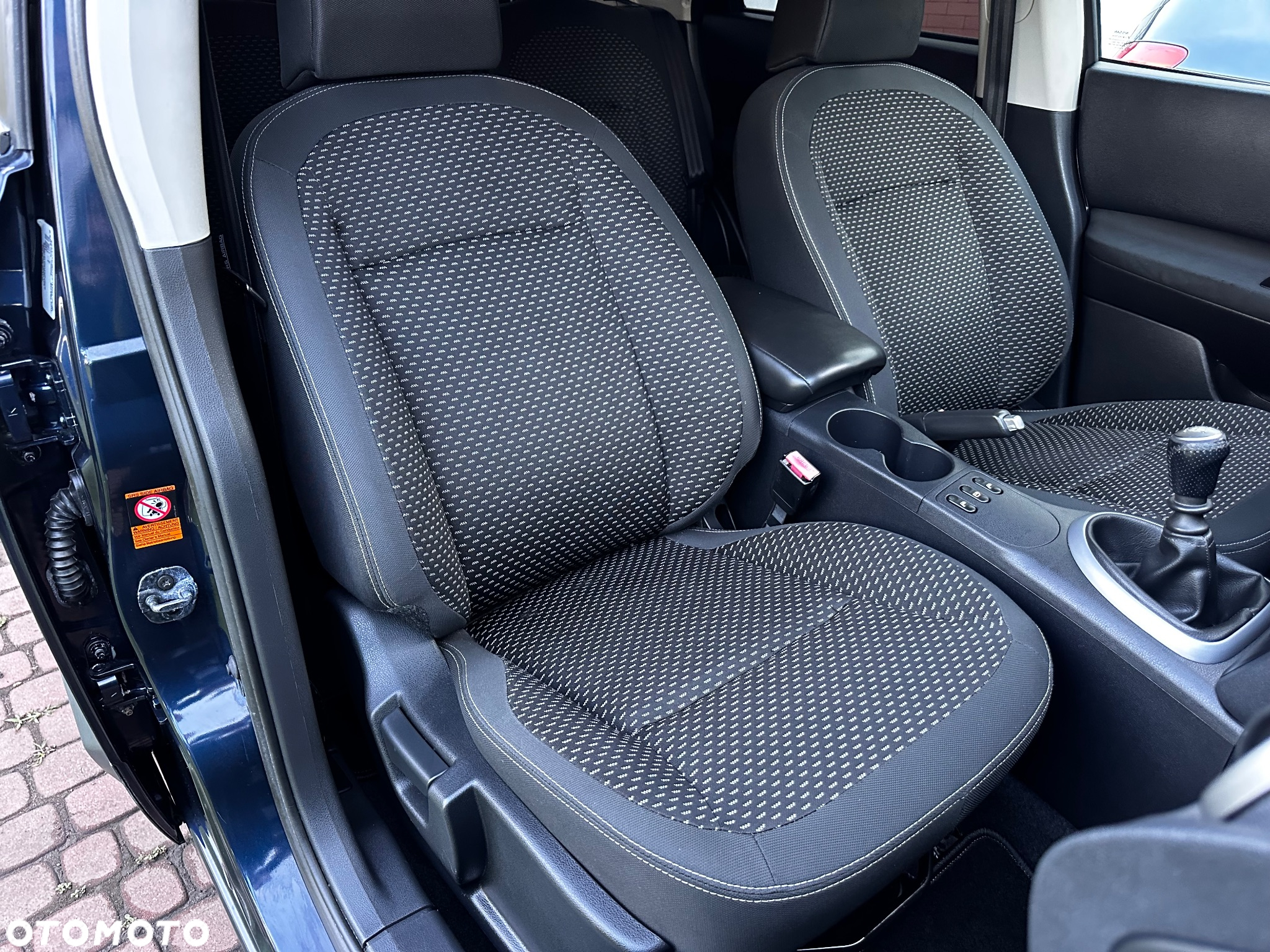 Nissan Qashqai 2.0 visia - 33