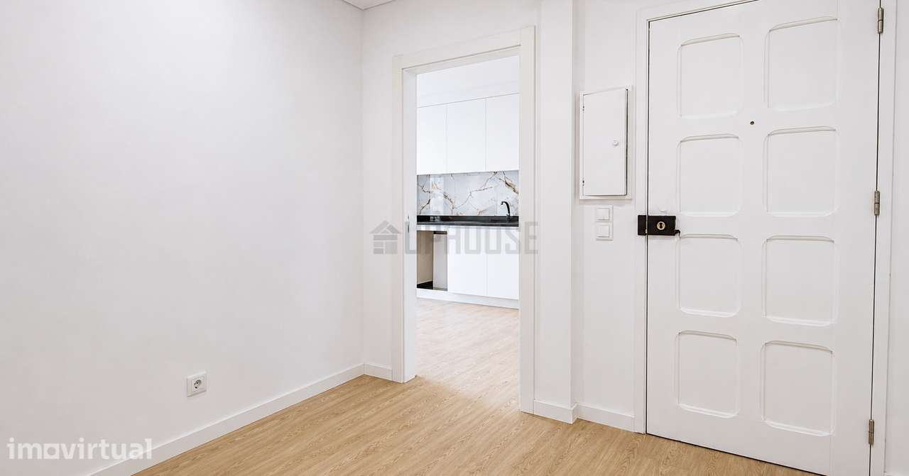 Apartamento T3 com Garagem, Totalmente Remodelado - Abraveses - Grande imagem: 5/15