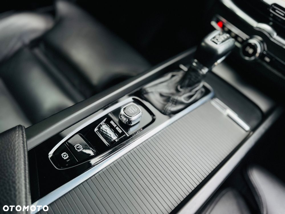 Volvo XC 60 D4 Geartronic Momentum Pro - 38