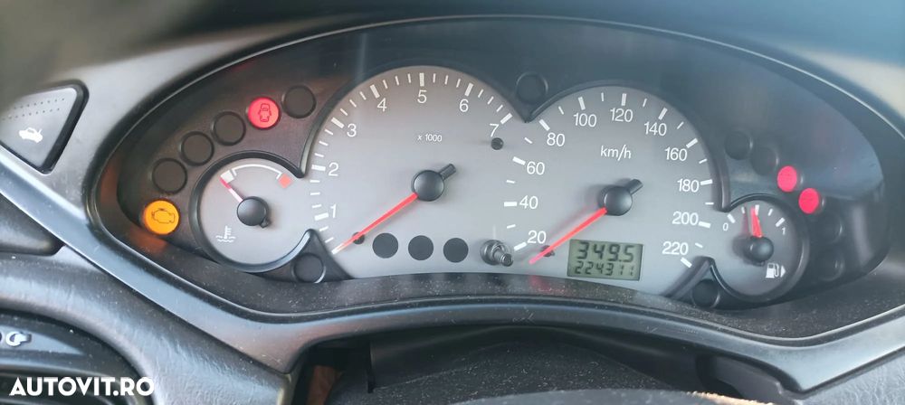 Ford Focus 1.6 16V Ambiente - 11