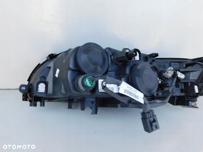 VOLVO V70 XC70 LIFT reflektor prawy - 5