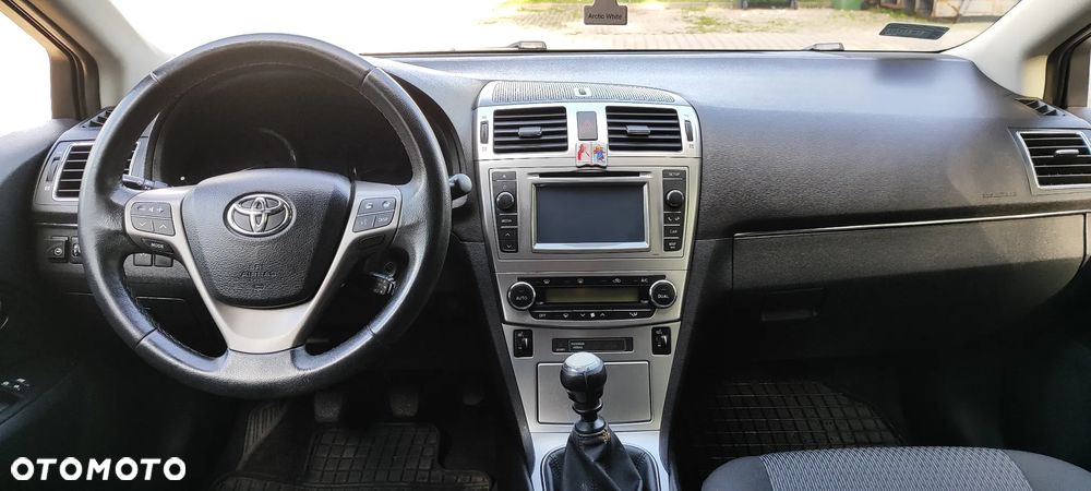 Toyota Avensis 1.8 Sol - 11