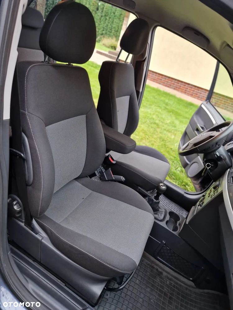 Opel Meriva 1.8 16V (Essentia) - 18