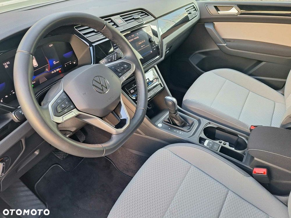 Volkswagen Touran - 11