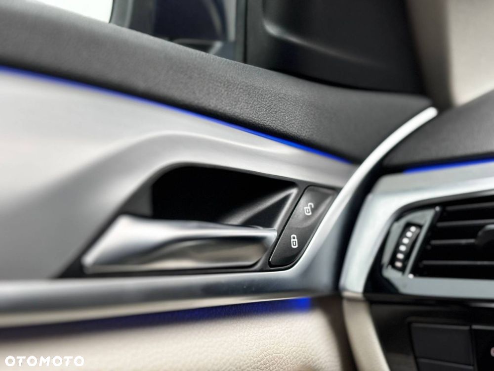 BMW Seria 5 520d xDrive Luxury Line - 17