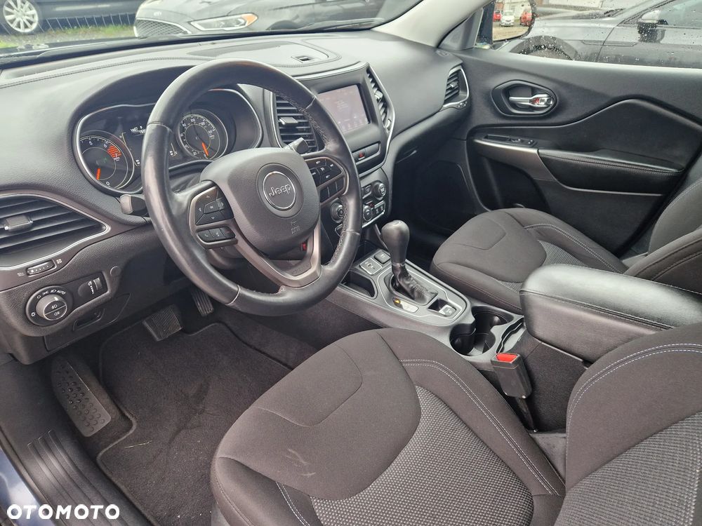 Jeep Cherokee - 14