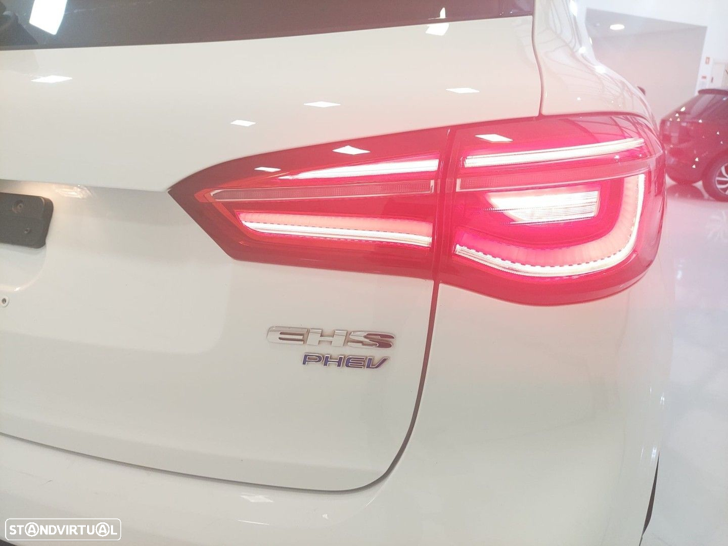 MG EHS PHEV Luxury - 12
