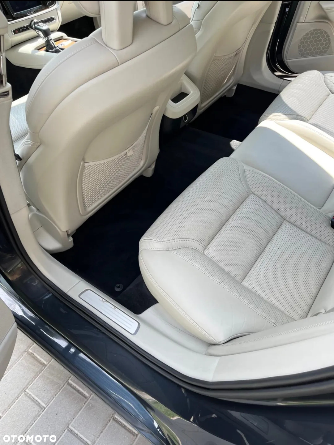 Volvo V90 D4 Inscription - 12