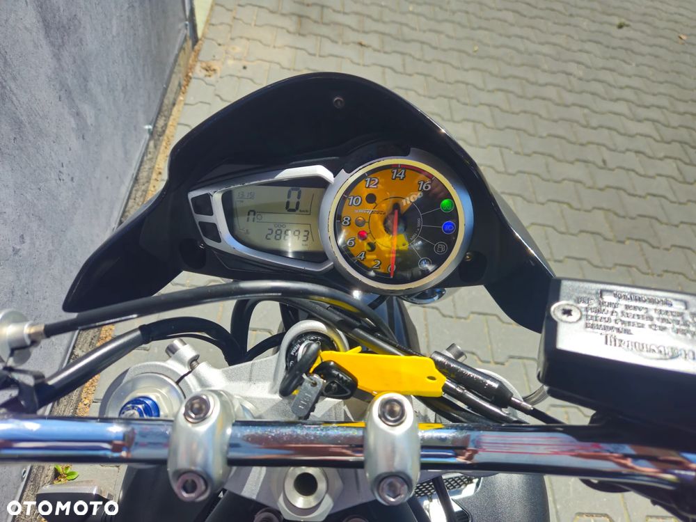 Triumph Street Triple - 5