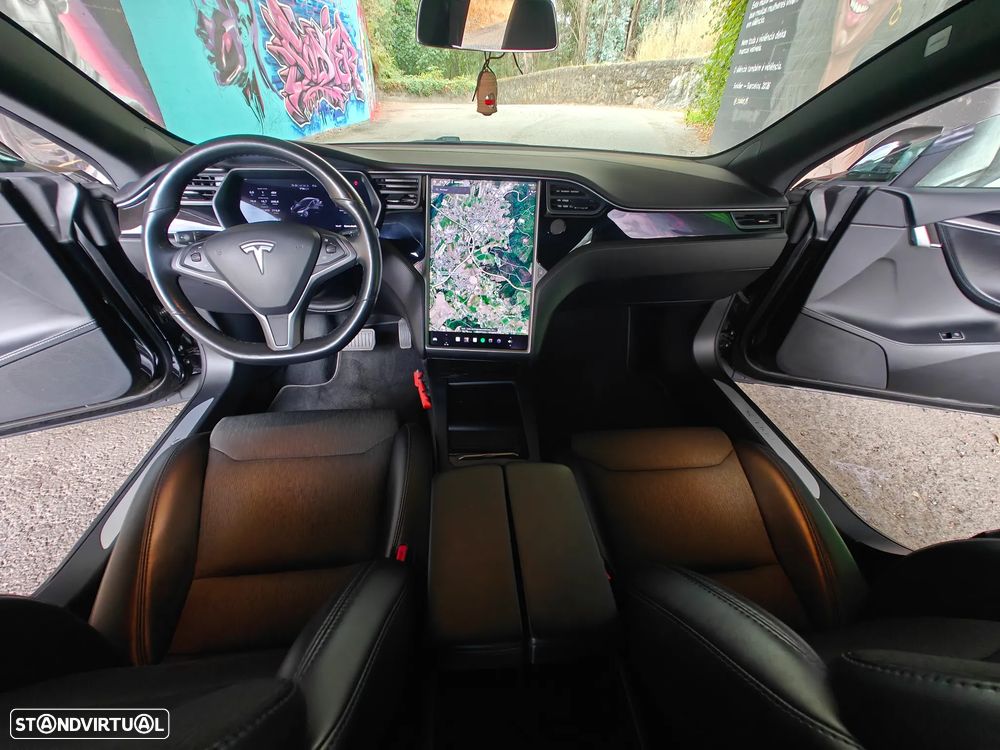 Tesla Model S - 9