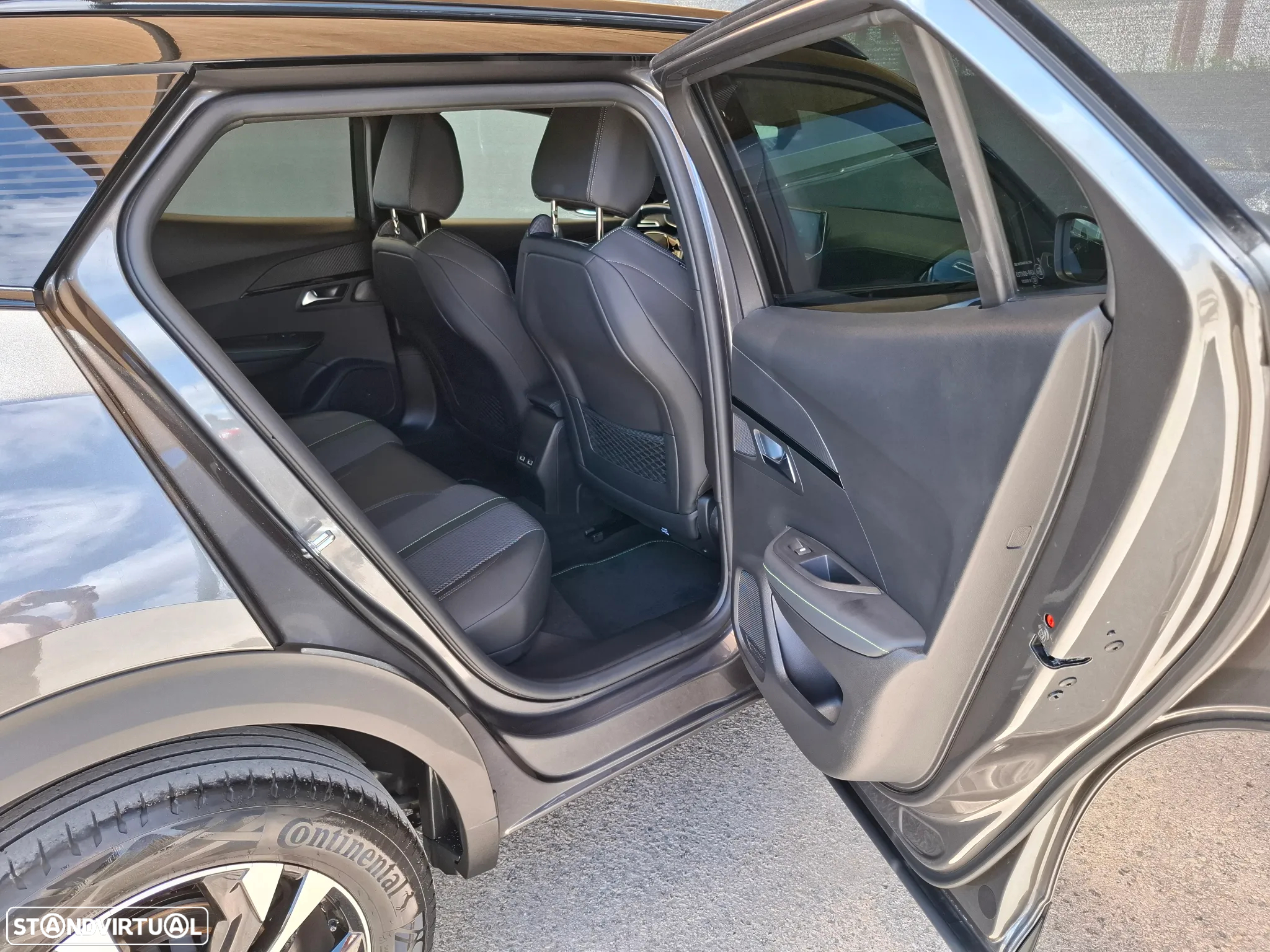 Peugeot 2008 1.2 PureTech GT Line EAT8 - 32
