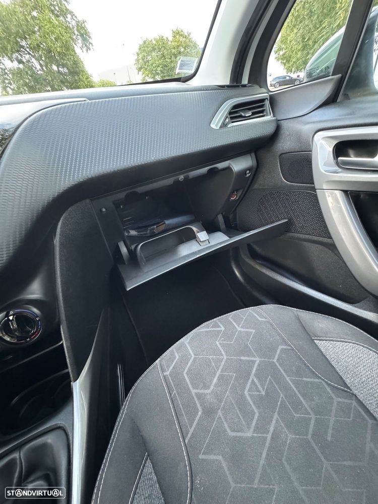 Peugeot 2008 1.2 VTi Allure - 28