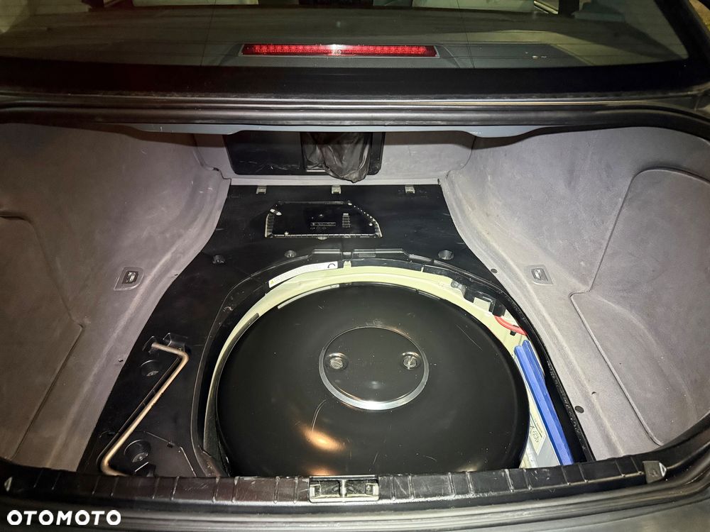 BMW Seria 7 745i - 32