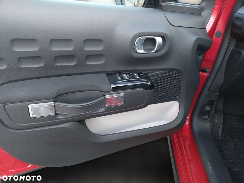 Citroën C3 1.2 PureTech Shine EAT6 - 10