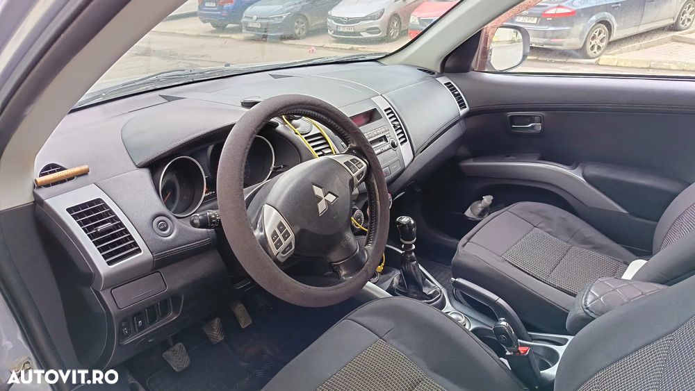 Mitsubishi Outlander - 3