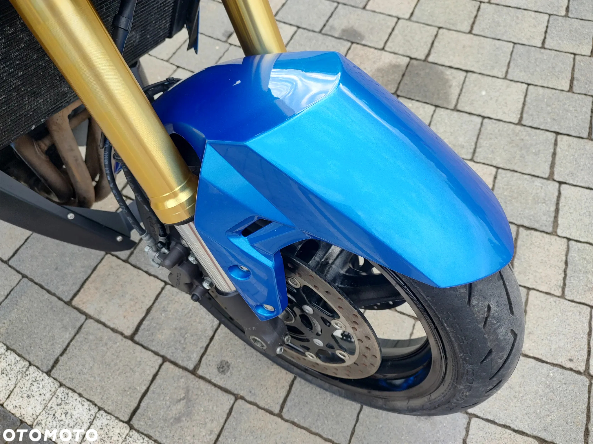 Suzuki GSR - 22