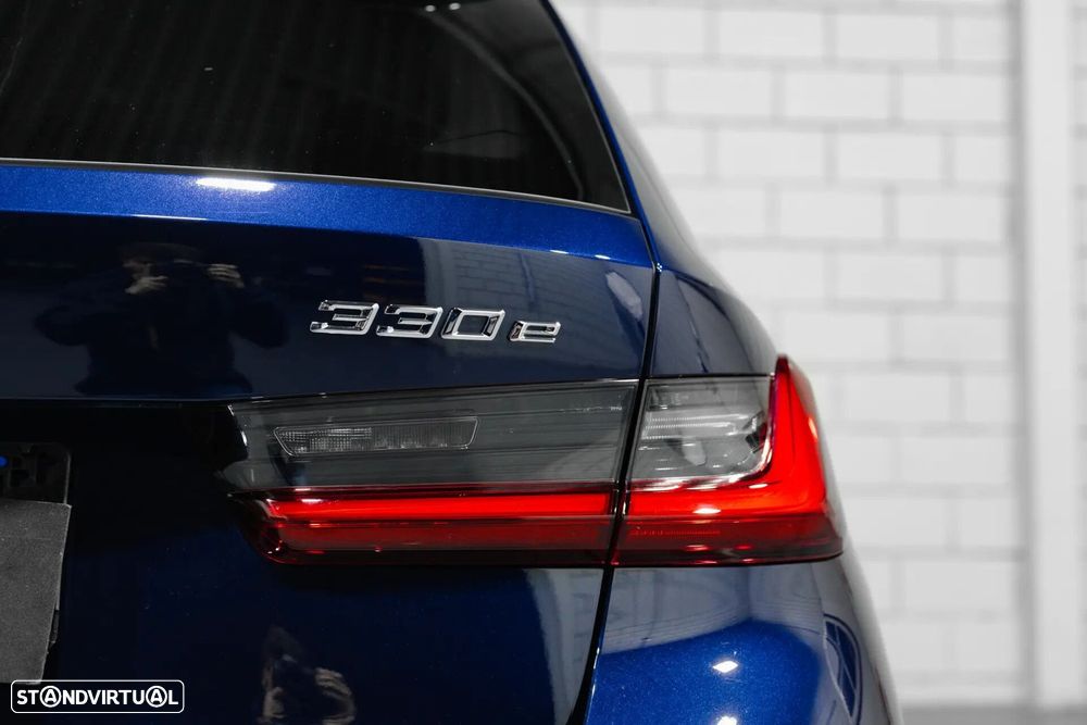 BMW 330 e Pack Desportivo M Auto - 42