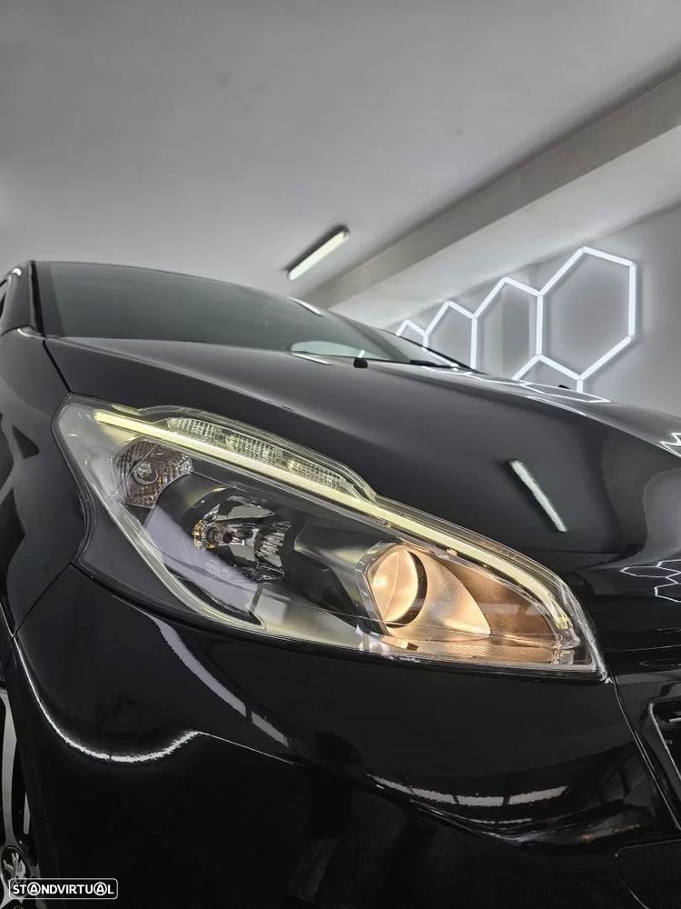 Peugeot 208 1.2 PureTech GT Line EAT6 - 48