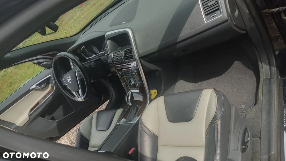 Volvo XC 60 D5 AWD Summum - 11