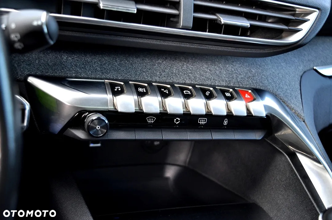 Peugeot 3008 1.2 PureTech Allure S&S - 32