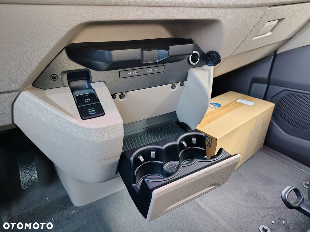 Volkswagen california Nowa California Beach silnik: 2,0 l TSI OPF 204 KM / skrzynia biegów: 7-biegowa DSG rozstaw osi: 3124 mm - 19