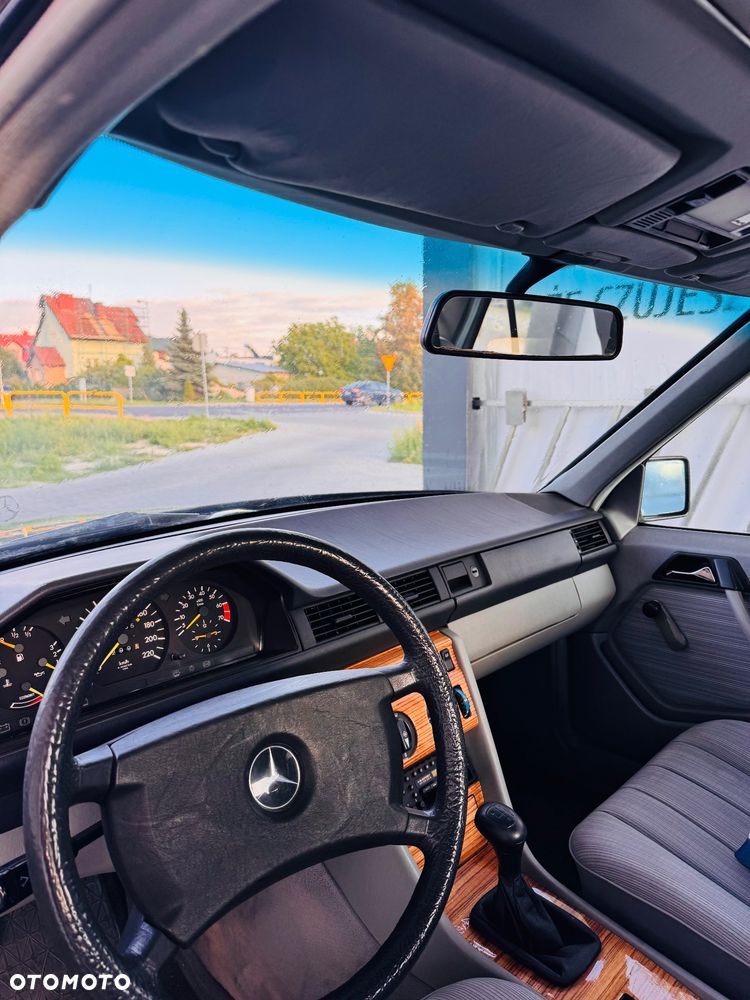Mercedes-Benz W124 (1984-1993) - 12