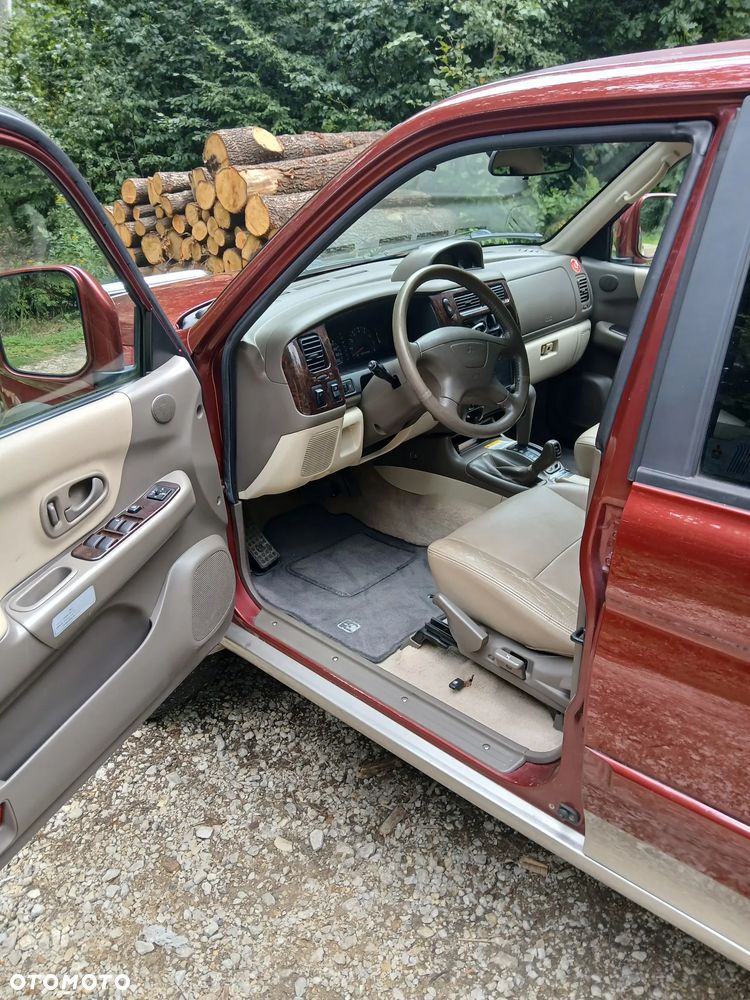 Mitsubishi Pajero - 10