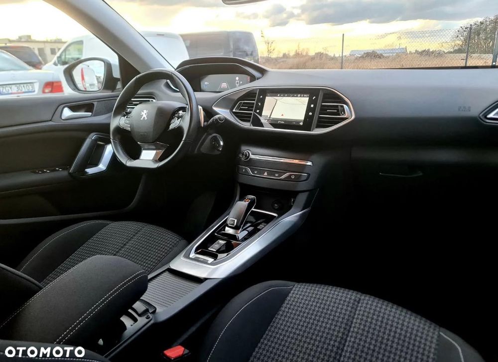 Peugeot 308 BlueHDi 130 EAT8 Allure Pack - 6