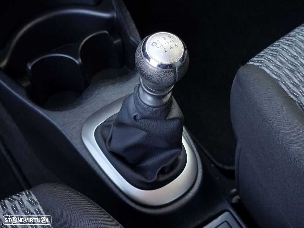 Toyota Yaris 1.33 VVT-i Comfort+P.Style - 44