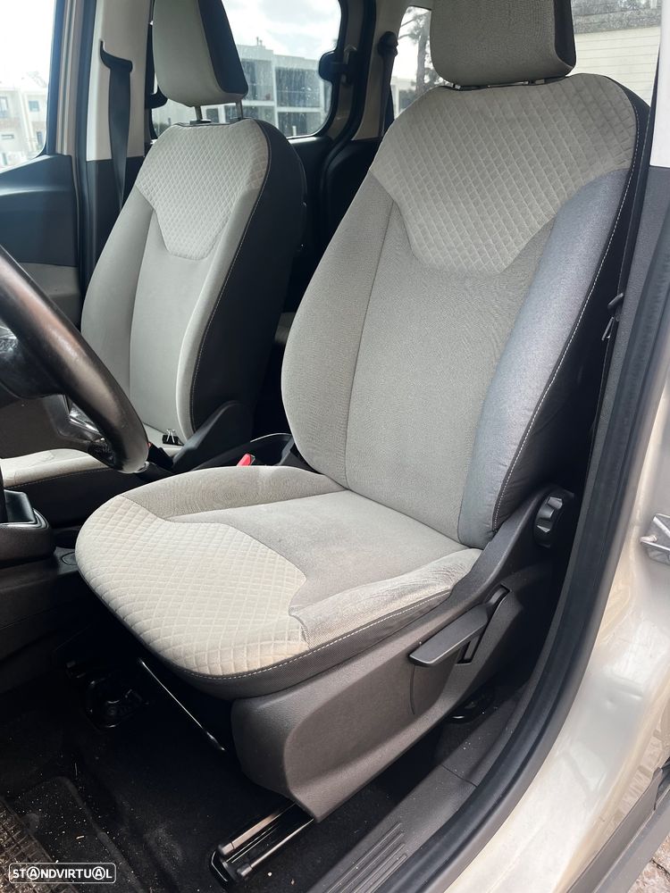 Ford Tourneo Courier 1.6 TDCi Titanium - 19