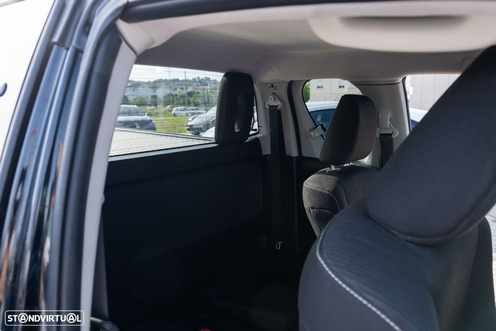 Toyota Hilux 2.4 D-4D 4WD CD Tracker S CA - 16