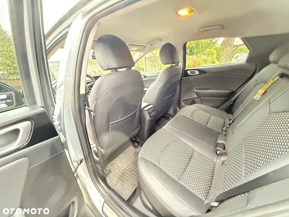 Kia XCeed 1.5 T-GDI Business Line DCT - 13