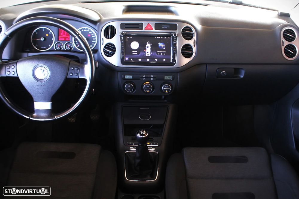 VW Tiguan 2.0 TDI Sport 4Motion - 32