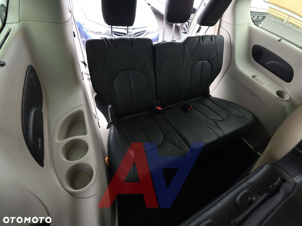 Chrysler Pacifica - 17