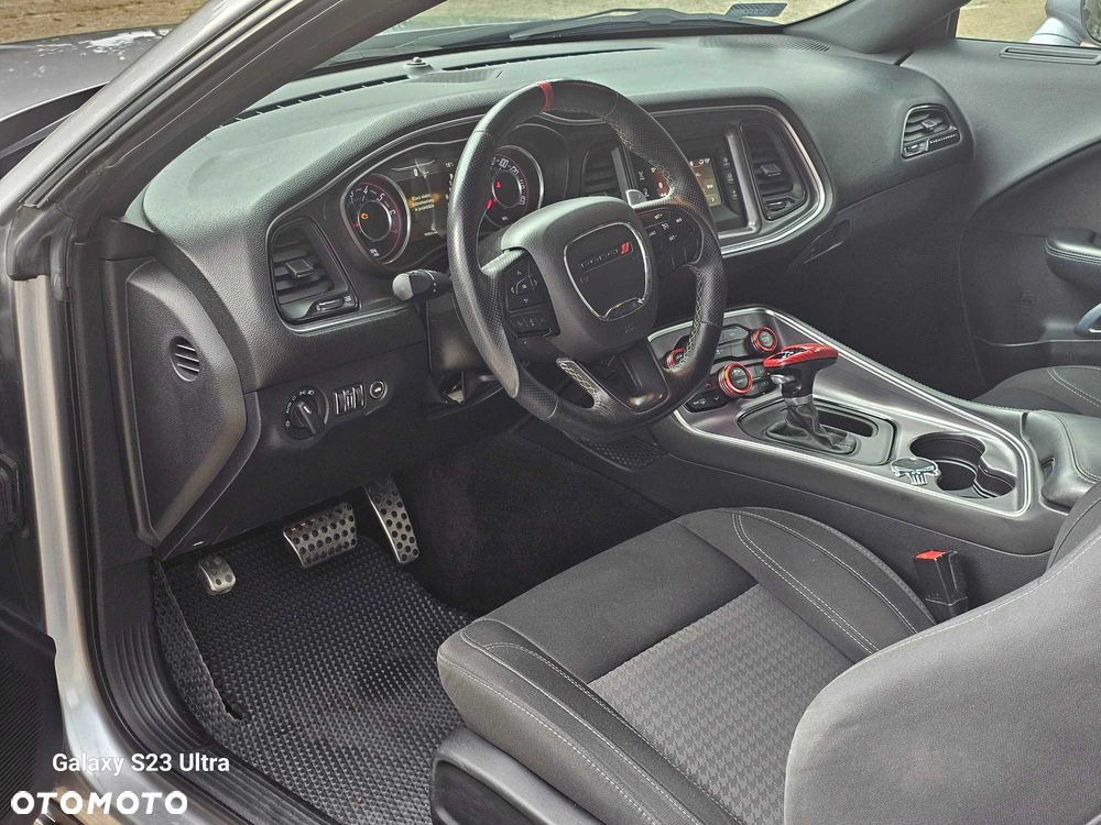 Dodge Challenger - 7