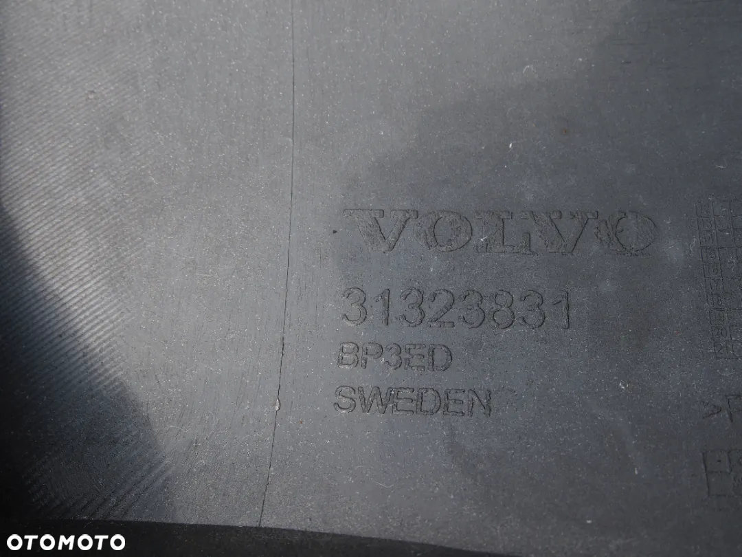 Volvo V70 13r FL Zderzak przod przedni v 70 2013 Lift - 6