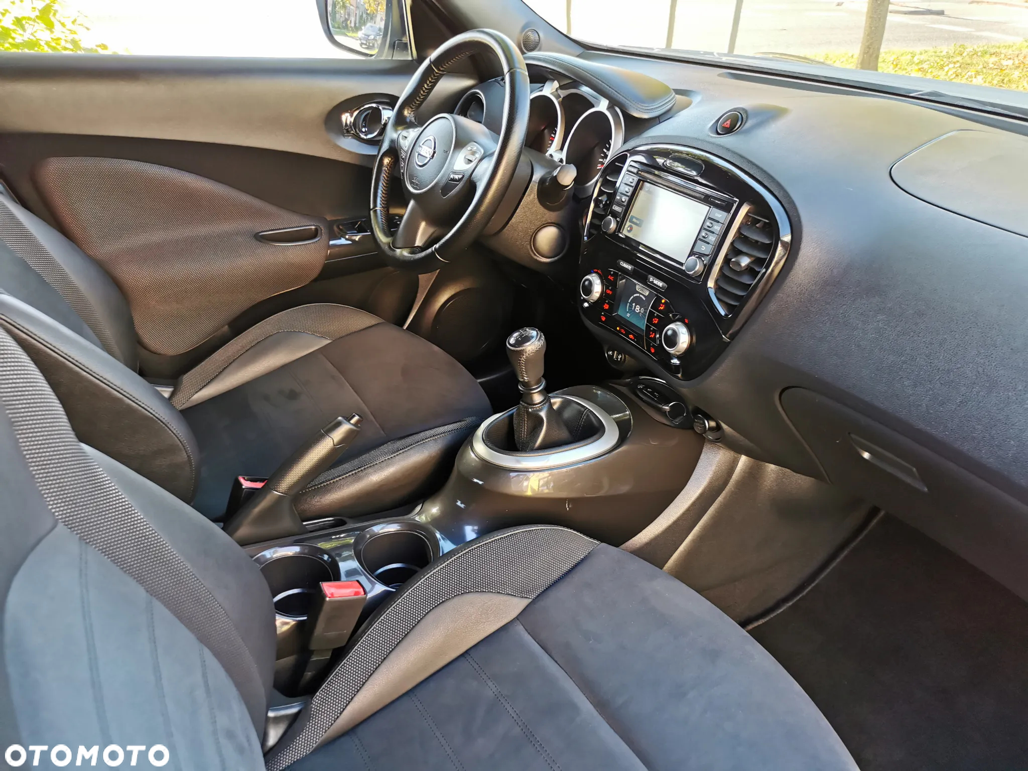 Nissan Juke 1.2 DIG-T N-Connecta EU6 - 9
