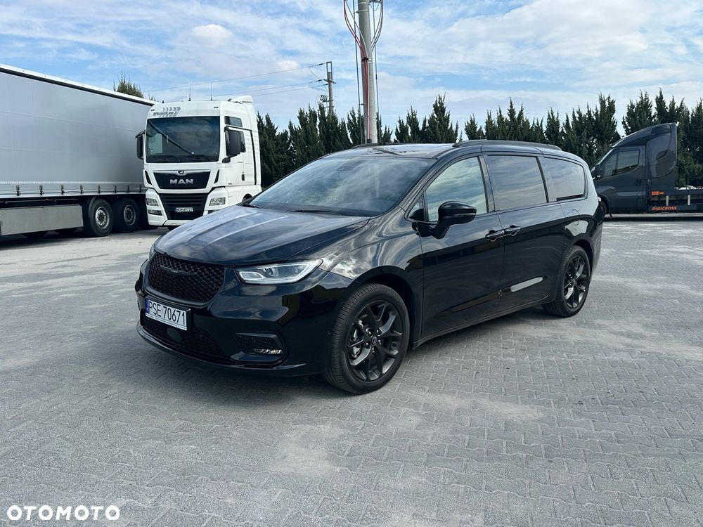 Chrysler Pacifica - 1