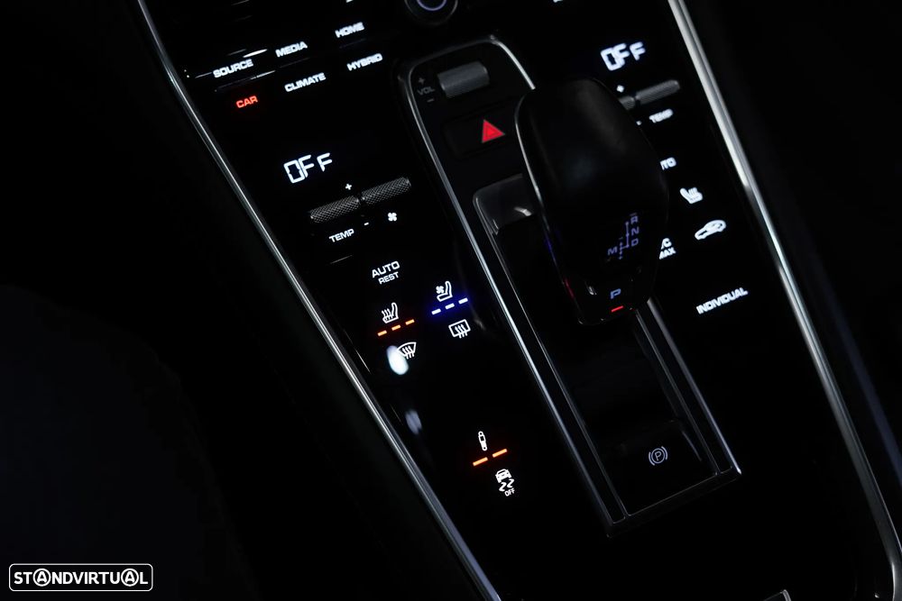 Porsche Panamera Sport Turismo 4 E-Hybrid 10 Years Edition - 35