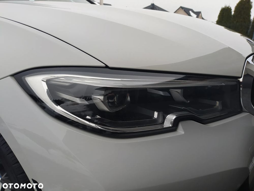 BMW Seria 3 330i Sport Line - 8