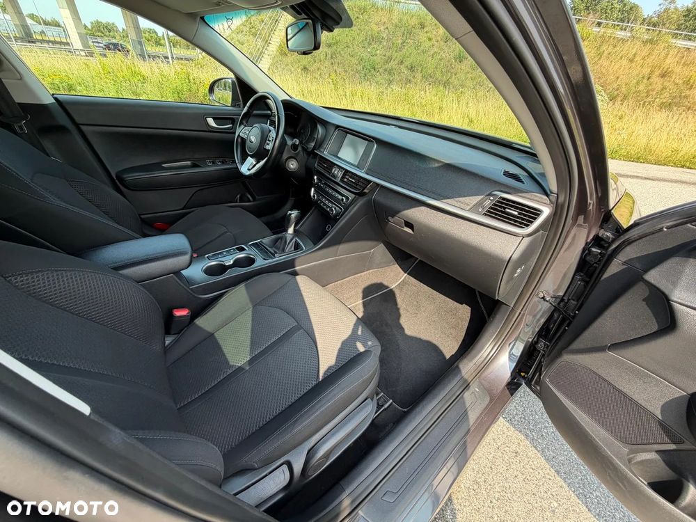 Kia Optima 2.0 M - 13