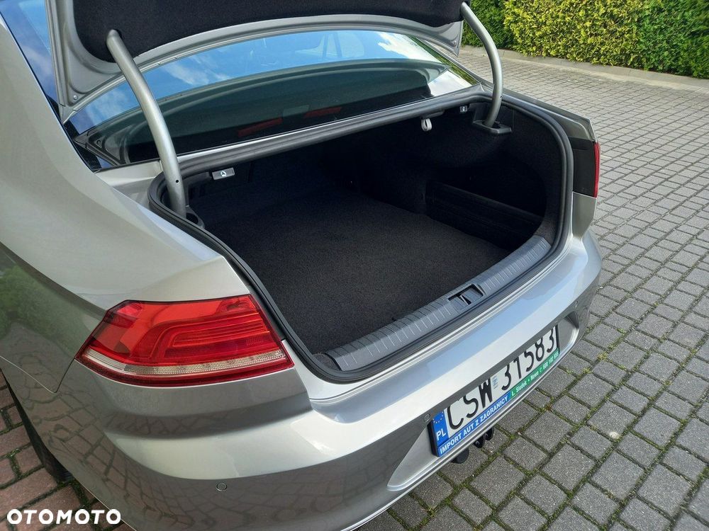 Volkswagen Passat 2.0 TDI (BlueMotion Technology) Highline - 18