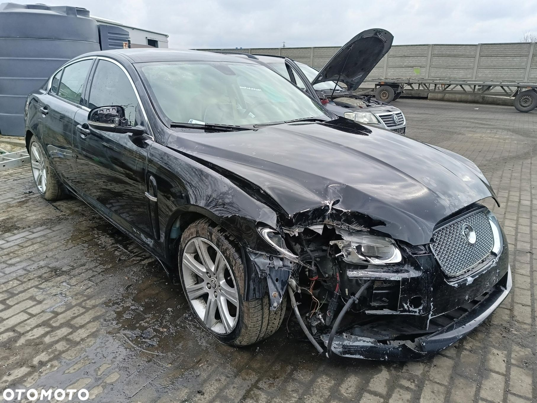 Jaguar XF 1 X250 07-11 BŁOTNIK PRAWY TYLNY TYŁ kod lakieru PEC - 6